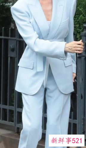 休闲小西装套装搭配什么鞋子