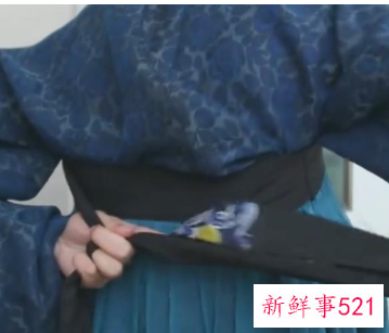 齐胸襦裙怎么穿