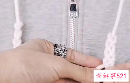 衣服两边绳子系法图解