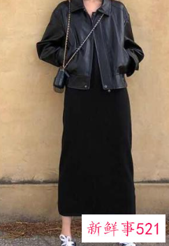 黑色针织长裙怎么搭配的