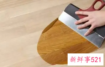 木门上的油污怎样去除