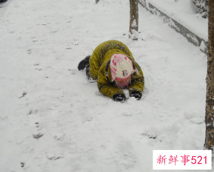 梦见雪地摔倒是什么意思