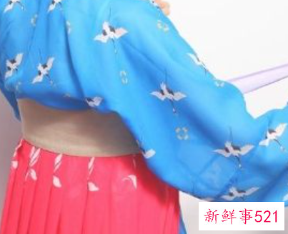 齐胸裙子的穿法