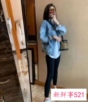 浅色牛仔外套配什么裤子