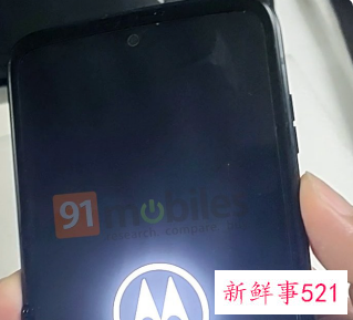曝摩托罗拉正研发竖向折叠屏手机