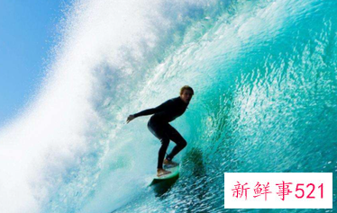 冲浪掉水里怎么游上来