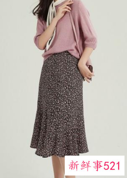 碎花半身裙的搭配