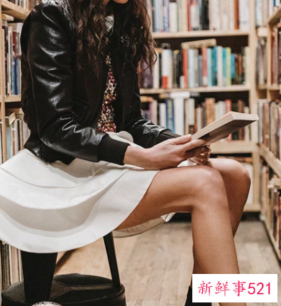 休闲小西装套装搭配什么鞋子