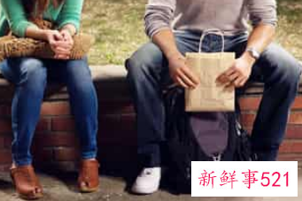 有女友的男生约我出去