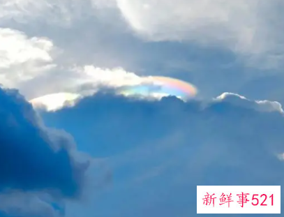 梦见天空出现异象有字