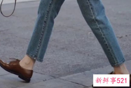 女休闲直筒裤配什么鞋子