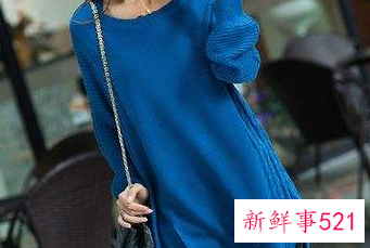 低圆领毛衣内搭配