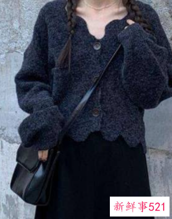 黑色针织长裙怎么搭配的