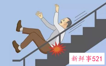 梦见楼梯上摔倒是什么意思