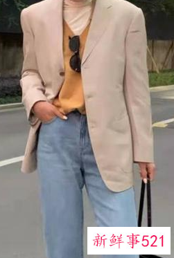 杏色毛衣内搭什么颜色打底衫