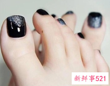 脚指甲什么颜色好看显白图片