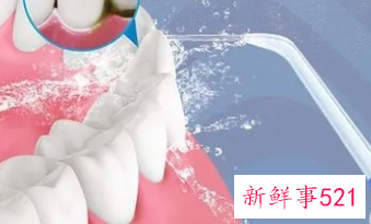 为卧床老人清洁口腔