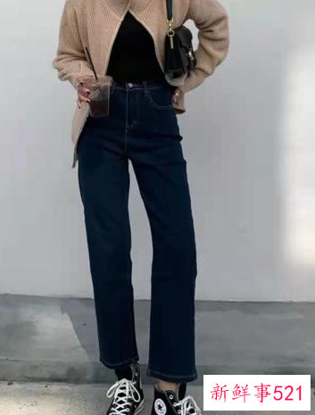 杏色毛衣内搭什么颜色打底衫