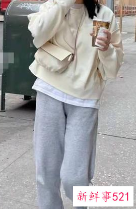 杏色毛衣内搭什么颜色打底衫