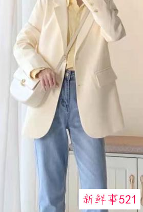 杏色毛衣内搭什么颜色打底衫