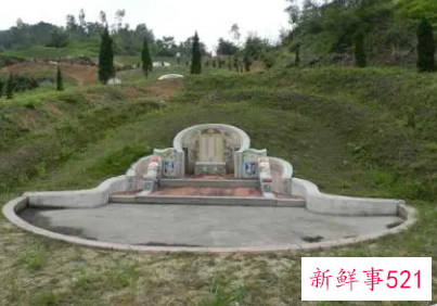 梦见墓地进水寓意