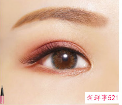 枫叶眼妆画法