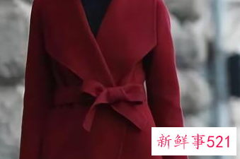 酒红毛衣内搭什么颜色