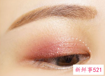 枫叶眼妆画法