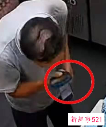 深圳60多岁大爷拿放大镜看单号送外卖，都是生活所迫