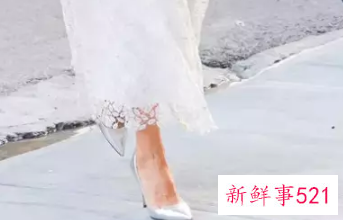 蕾丝连衣裙适合什么场合穿