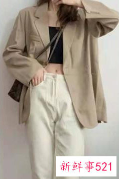 杏色毛衣内搭什么颜色打底衫