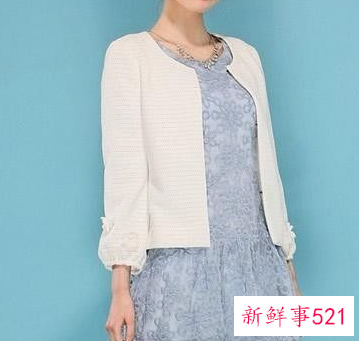 一字肩连衣裙外面穿什么外套