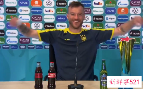 C 罗可乐梗引球员竞相模仿