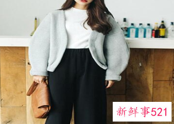 杏色毛衣内搭什么颜色打底衫