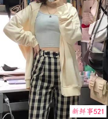 杏色毛衣内搭什么颜色打底衫