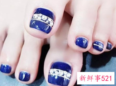 脚指甲什么颜色好看显白图片