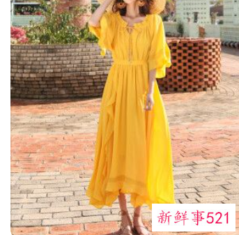 一字肩连衣裙外面穿什么外套