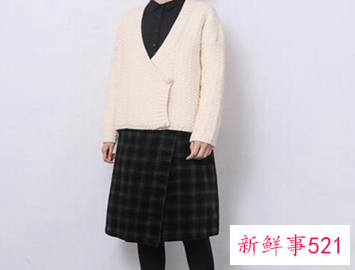 杏色毛衣内搭什么颜色打底衫