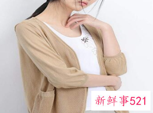 杏色毛衣内搭什么颜色打底衫