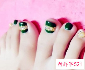 脚指甲什么颜色好看显白图片
