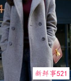 灰色大衣搭配什么最好看