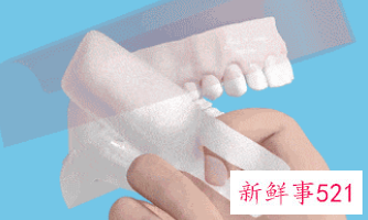 为卧床老人清洁口腔