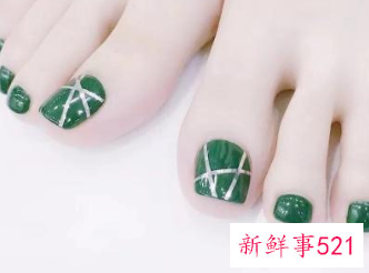 脚指甲什么颜色好看显白图片