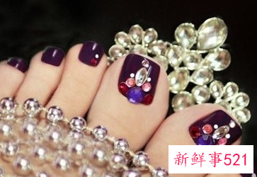 脚指甲什么颜色好看显白图片