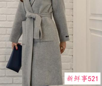 灰色大衣搭配什么最好看