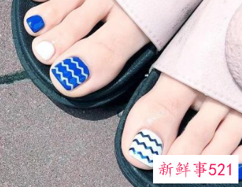 脚指甲什么颜色好看显白图片