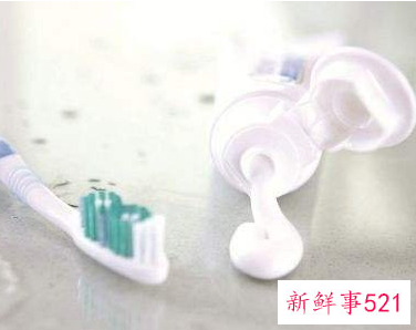 白皮沙发发黄怎么办