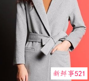 灰色大衣搭配什么最好看