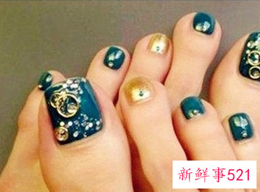 脚指甲什么颜色好看显白图片