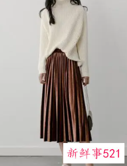 咖色半身裙搭配什么颜色上衣好看